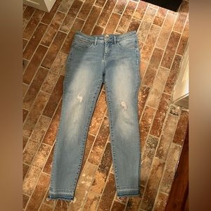Tommy Bahama High Rise Ankle Jeans. Size 28 x 28